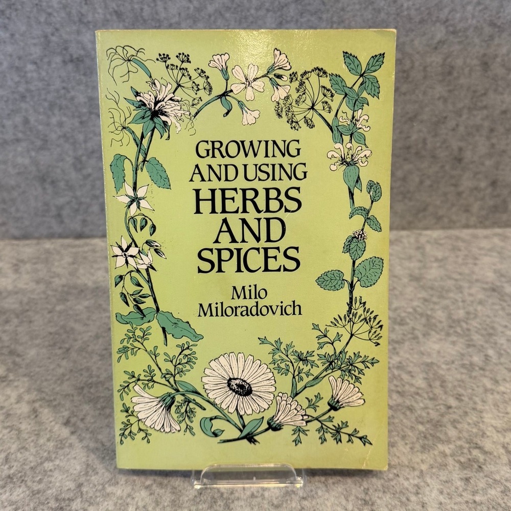 Growing and Using Herbs and Spices by Milo Miloradovich - Paperback